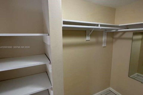 Condo in Miami, Florida, 1 bedroom  № 2065881 - photo 7