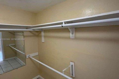 Condo in Miami, Florida, 1 bedroom  № 2065881 - photo 8