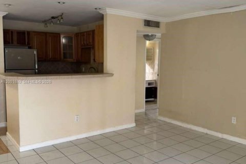 Condo in Miami, Florida, 1 bedroom  № 2065881 - photo 12