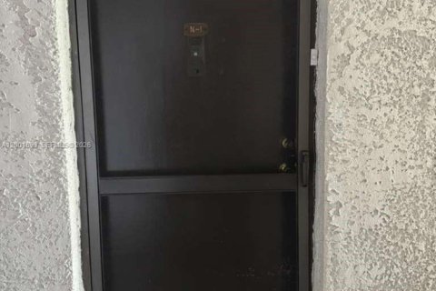 Condo in Miami, Florida, 1 bedroom  № 2065881 - photo 5