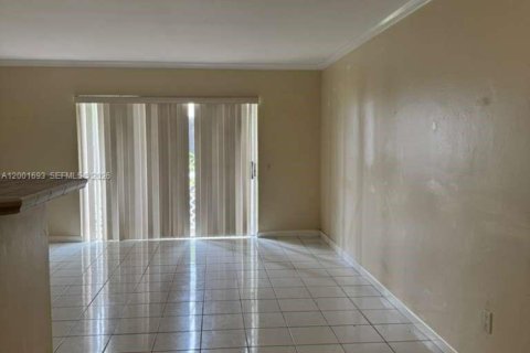 Condo in Miami, Florida, 1 bedroom  № 2065881 - photo 4