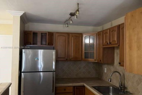 Condo in Miami, Florida, 1 bedroom  № 2065881 - photo 15