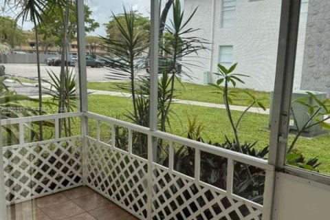 Condo in Miami, Florida, 1 bedroom  № 2065881 - photo 11