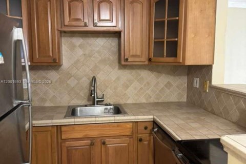 Condo in Miami, Florida, 1 bedroom  № 2065881 - photo 3