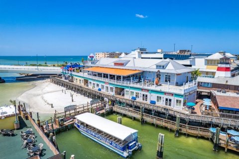 Condo in Madeira Beach, Florida, 2 bedrooms  № 2393884 - photo 22