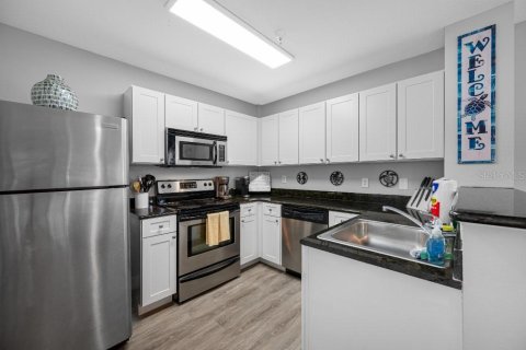 Condo in Madeira Beach, Florida, 2 bedrooms  № 2393884 - photo 5