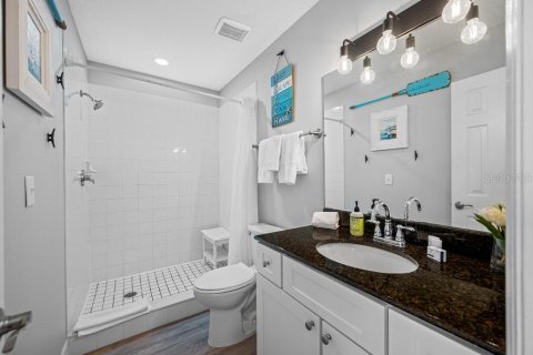 Condo in Madeira Beach, Florida, 2 bedrooms  № 2393884 - photo 15