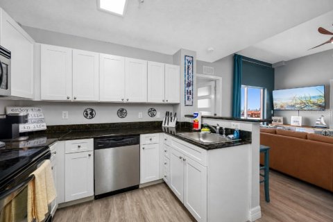 Condo in Madeira Beach, Florida, 2 bedrooms  № 2393884 - photo 4