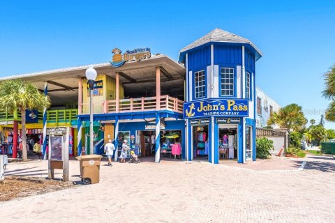Condo in Madeira Beach, Florida, 2 bedrooms  № 2393884 - photo 26