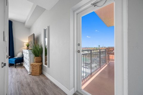 Condo in Madeira Beach, Florida, 2 bedrooms  № 2393884 - photo 9