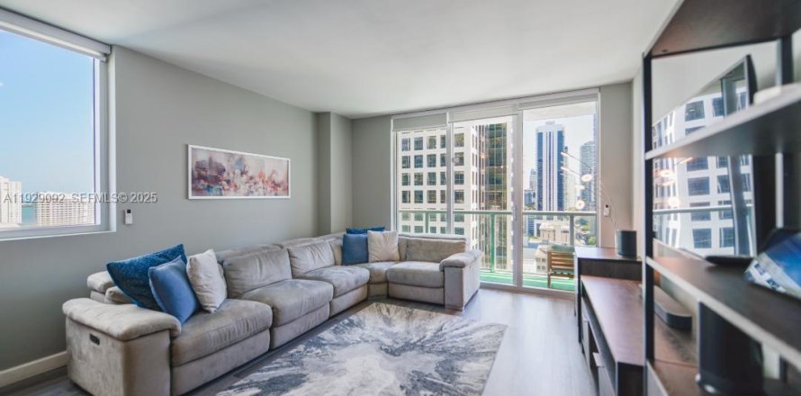 Кондоминиум с 2 спальнями в Майами, Флорида № 1987750