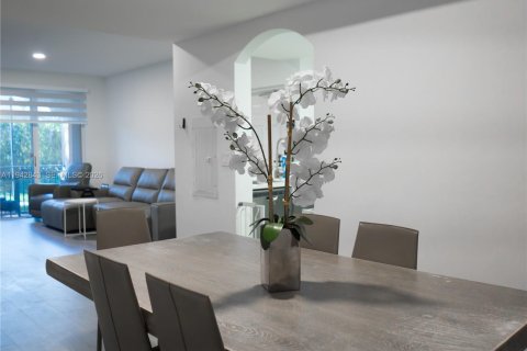 Apartamento en Doral, Florida 3 dormitorios, 118.08 m2 № 1999172