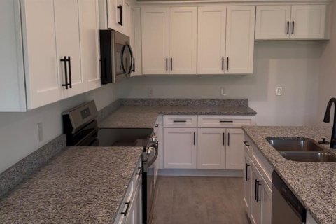 House in Port Charlotte, Florida 3 bedrooms, 140.47 sq.m. № 2141339 - photo 3