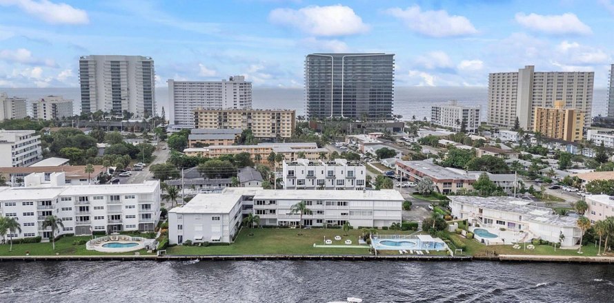 Condo in Pompano Beach, Florida, 1 bedroom  № 2086481