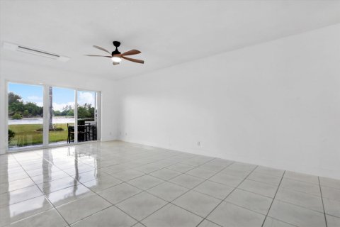 Condo in Pompano Beach, Florida, 1 bedroom  № 2086481 - photo 3