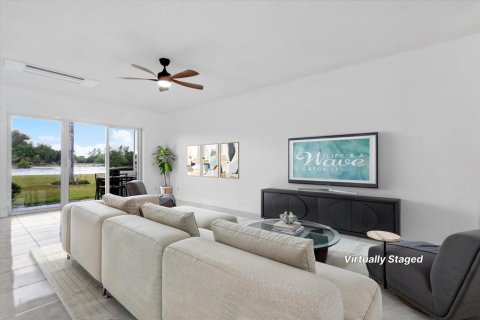 Condo in Pompano Beach, Florida, 1 bedroom  № 2086481 - photo 2