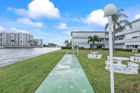 Condo in Pompano Beach, Florida, 1 bedroom  № 2086481 - photo 14