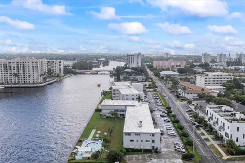 Condo in Pompano Beach, Florida, 1 bedroom  № 2086481 - photo 16