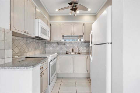 Condo in Pompano Beach, Florida, 1 bedroom  № 2086481 - photo 6
