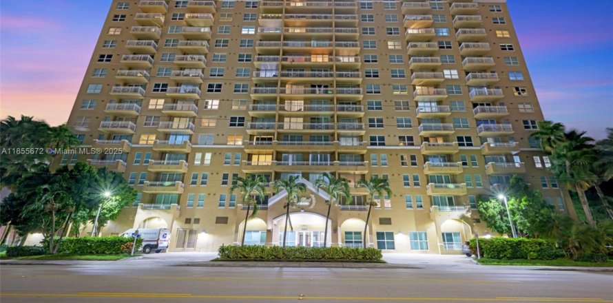 Condominio en Miami, Florida, 1 dormitorio № 1877918