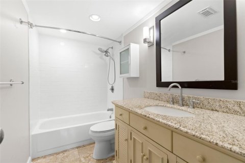 Condo in Tampa, Florida, 1 bedroom  № 1759982 - photo 17