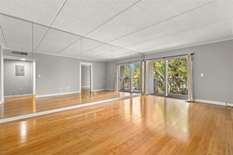 Condo in Tampa, Florida, 1 bedroom  № 1759982 - photo 11