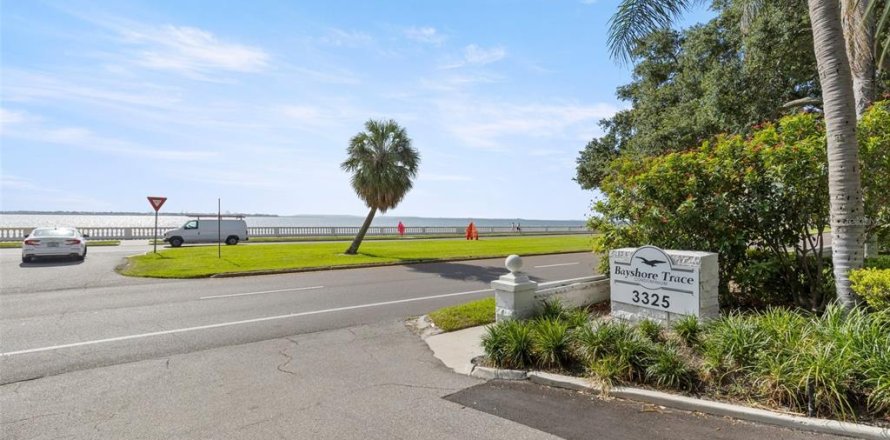 Condo in Tampa, Florida, 1 bedroom № 1759982