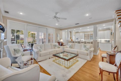 House in Winter Park, Florida 4 bedrooms, 321.44 sq.m. № 2151882 - photo 3