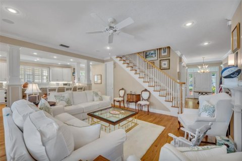 House in Winter Park, Florida 4 bedrooms, 321.44 sq.m. № 2151882 - photo 6
