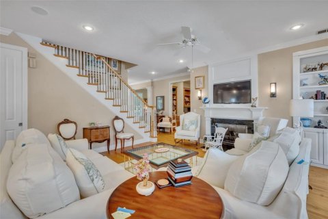 House in Winter Park, Florida 4 bedrooms, 321.44 sq.m. № 2151882 - photo 5