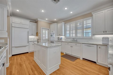 House in Winter Park, Florida 4 bedrooms, 321.44 sq.m. № 2151882 - photo 9