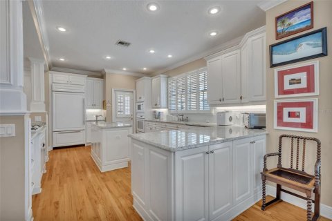 House in Winter Park, Florida 4 bedrooms, 321.44 sq.m. № 2151882 - photo 8