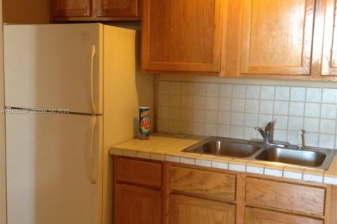 Condominio en venta en North Miami Beach, Florida, 1 dormitorio, 73.39 m2 № 1993543 - foto 4