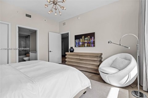 Copropriété à louer à Miami, Floride: 4 chambres, 310.39 m2 № 2025135 - photo 7