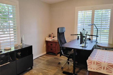 House in Saint Petersburg, Florida 4 bedrooms, 182.18 sq.m. № 1597642 - photo 13