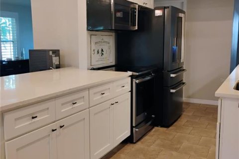 House in Saint Petersburg, Florida 4 bedrooms, 182.18 sq.m. № 1597642 - photo 9