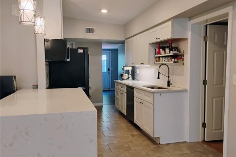House in Saint Petersburg, Florida 4 bedrooms, 182.18 sq.m. № 1597642 - photo 10