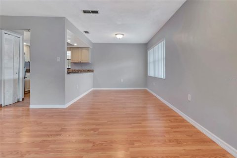 Condo in Altamonte Springs, Florida, 3 bedrooms  № 1870450 - photo 12