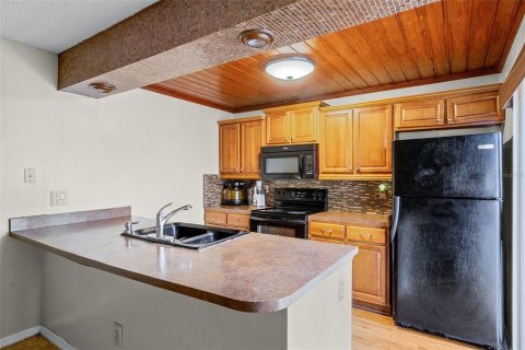 Townhouse in Leesburg, Florida 2 bedrooms, 119.66 sq.m. № 1755190 - photo 10