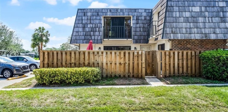 Townhouse in Leesburg, Florida 2 bedrooms, 119.66 sq.m. № 1755190
