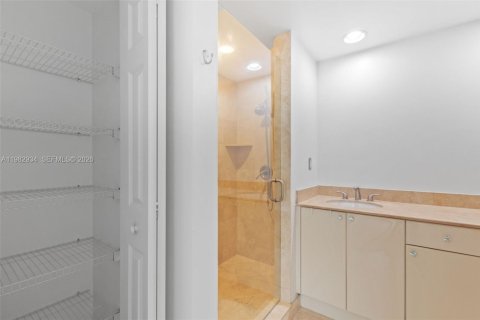 Condominio en alquiler en Hallandale Beach, Florida, 1 dormitorio, 85.01 m2 № 2080492 - foto 14