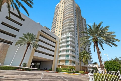 Condominio en alquiler en Hallandale Beach, Florida, 1 dormitorio, 85.01 m2 № 2080492 - foto 23