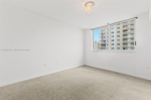 Condominio en alquiler en Hallandale Beach, Florida, 1 dormitorio, 85.01 m2 № 2080492 - foto 11