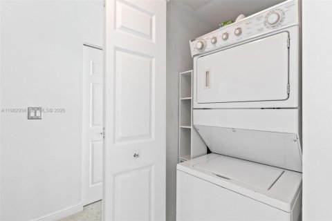 Condominio en alquiler en Hallandale Beach, Florida, 1 dormitorio, 85.01 m2 № 2080492 - foto 9