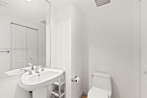 Condominio en alquiler en Hallandale Beach, Florida, 1 dormitorio, 85.01 m2 № 2080492 - foto 13