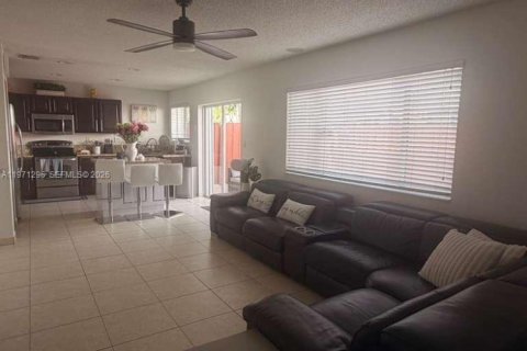 Villa ou maison à louer à Doral, Floride: 3 chambres, 196.21 m2 № 2042388 - photo 19