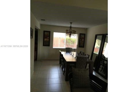 Villa ou maison à louer à Doral, Floride: 3 chambres, 196.21 m2 № 2042388 - photo 14