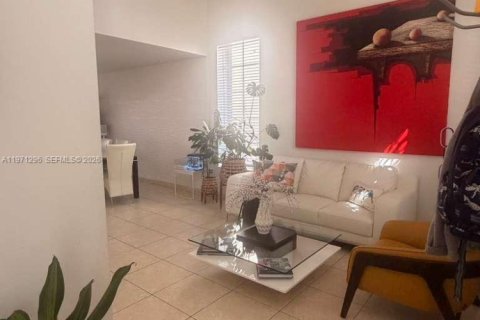 Villa ou maison à louer à Doral, Floride: 3 chambres, 196.21 m2 № 2042388 - photo 6