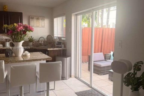 Villa ou maison à louer à Doral, Floride: 3 chambres, 196.21 m2 № 2042388 - photo 10
