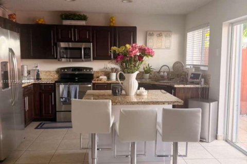 Villa ou maison à louer à Doral, Floride: 3 chambres, 196.21 m2 № 2042388 - photo 4